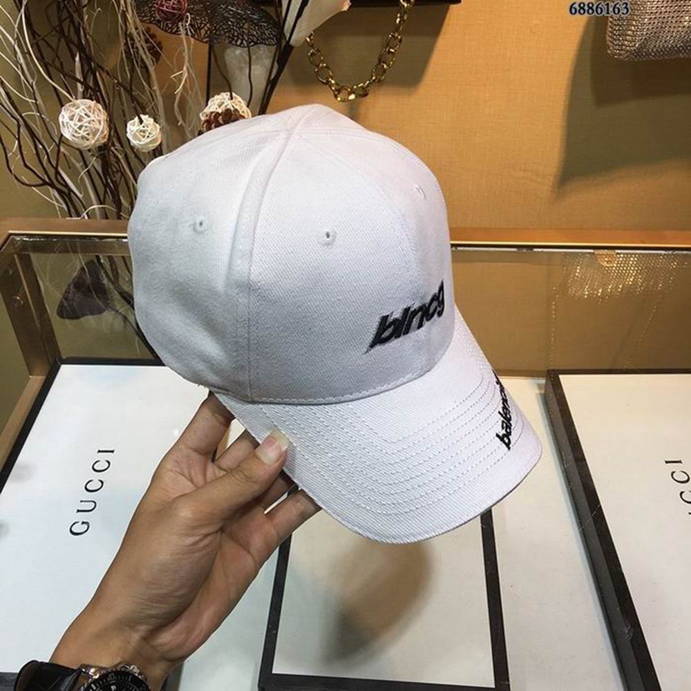 Ba*len*cia*ga hat